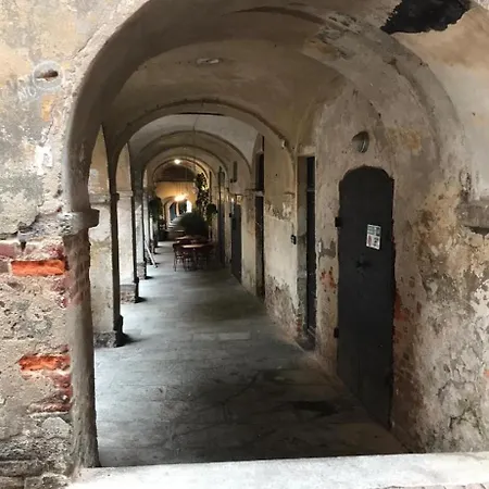 Casa Piazzetta דירה סאלוצו